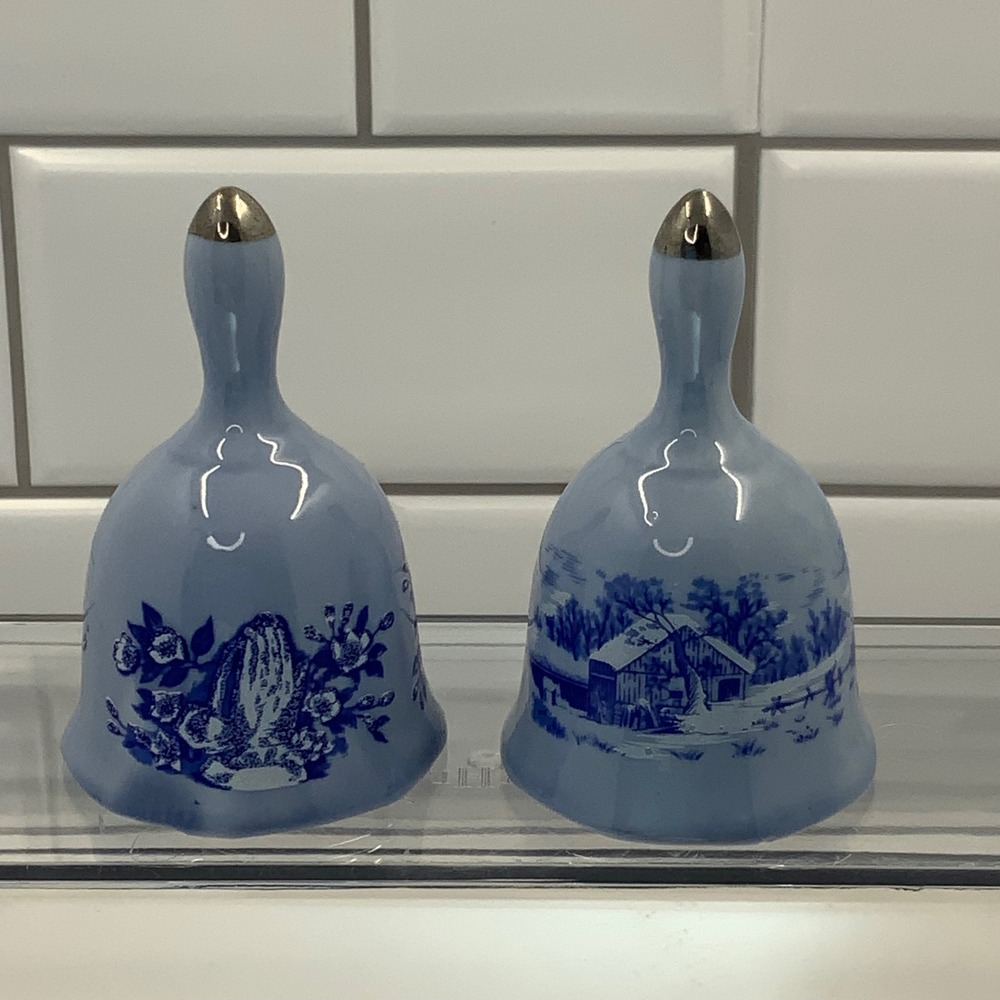 Vintage Ceramic Bell Set Praying Hands Winter Barn Scene Blue White 3.25in‎